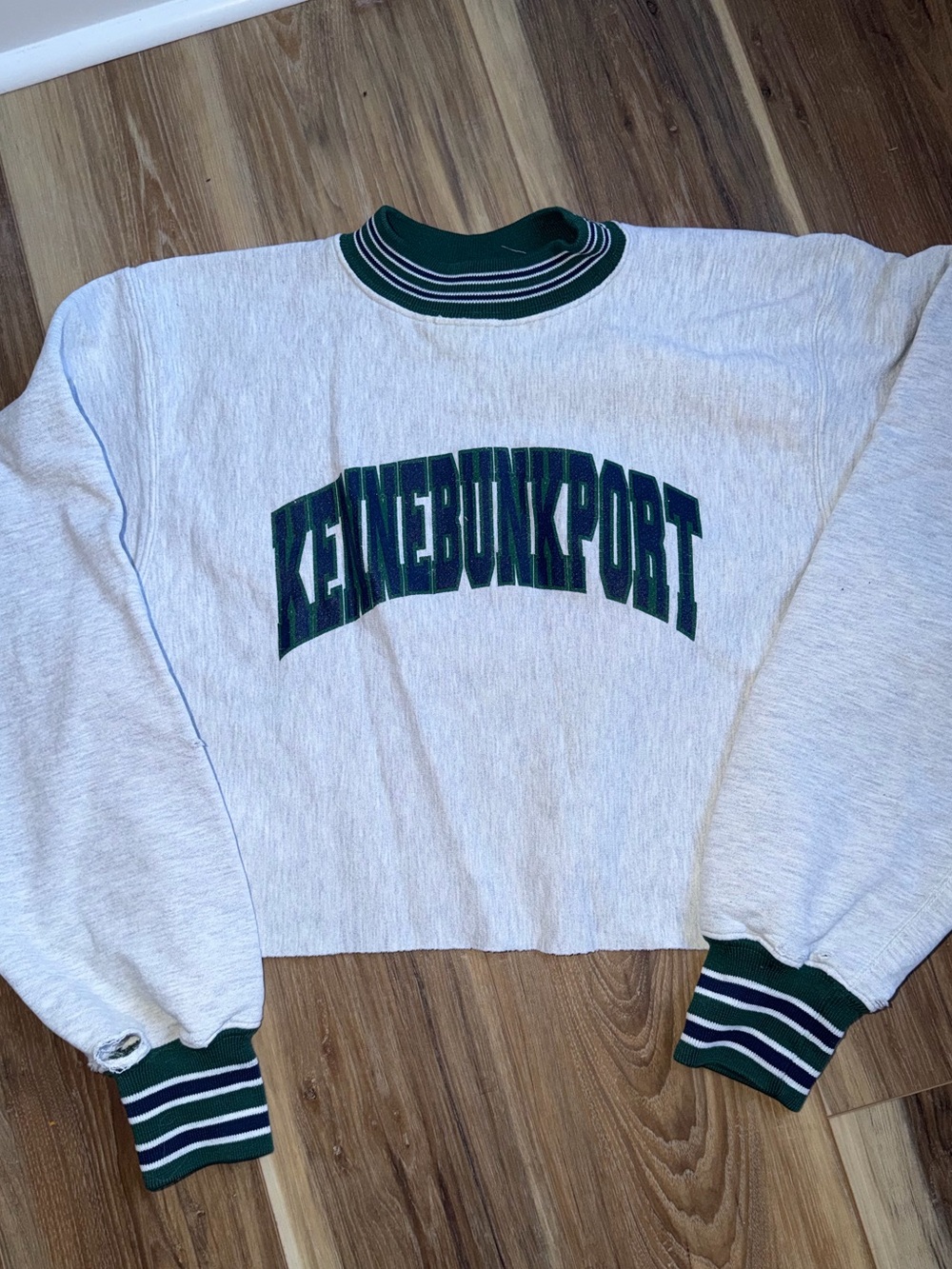 Vintage Kennebunkport Maine MtSpokane Knitting Mills cropped crewneck sweatshirt